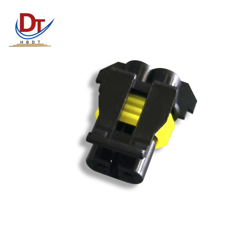 Automotive Wiring Harness with DJ7021-1.65-21 and DJ7024-1.5-21 Connectors, Domestic Plastic Housing
