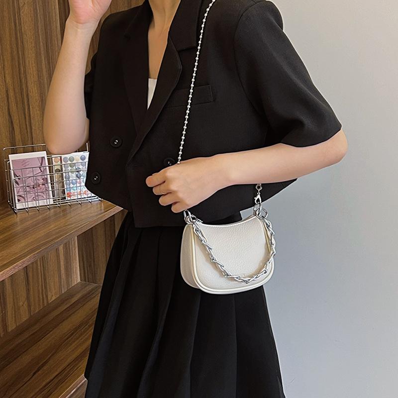 2025 Spring Fashion Versatile Commuter Small Bag Women's Solid Color Premium Textured Chain Crossbody Bag One Shoulder Saddle Bag