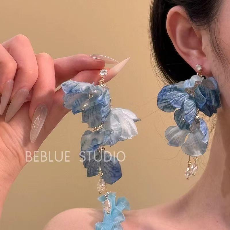 Summer super fairy vacation style blue flower earrings women's exaggerated style fresh and versatile stud earrings personalized light luxury earrings