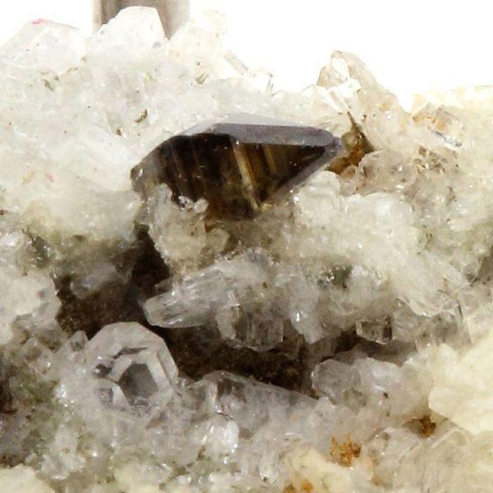 Pierres et Minéraux. Anatase. 69.0 ct. Sarenne, Oisans, Isère, France.