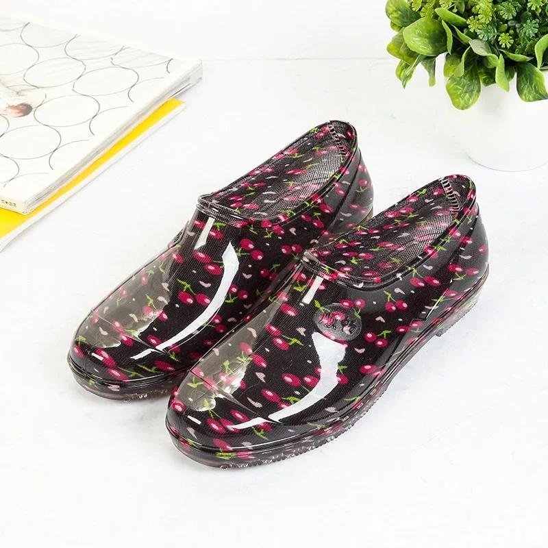 Fashion 2024 New Style Rain Boots for All Seasons Waterproof Rain Boots Plus Velvet Warm Work Car Wash Shoes Kitchen Work Rain Boots