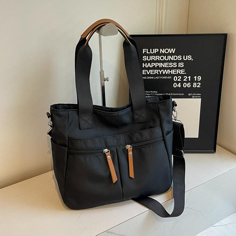 Korean Version of Large-capacity Nylon Bag Women's 2025 Simple Fashion Lightweight Casual Portable Tote Bag Casual Messenger Bag