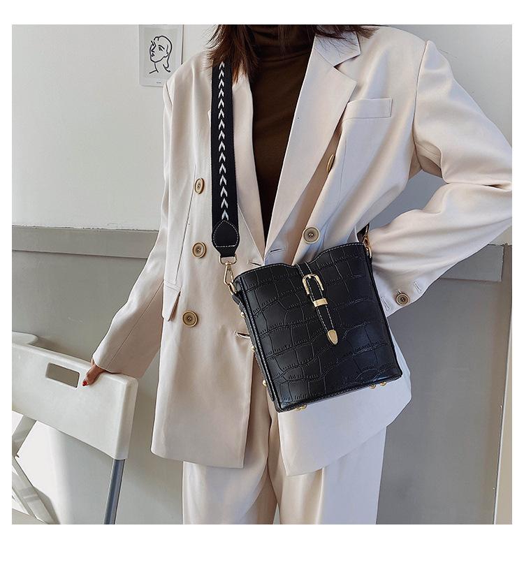 SCIONE Net Red Small Bag Female Version Wild Stone Texture Messenger Bag Atmospheric Fashion Bucket Bag