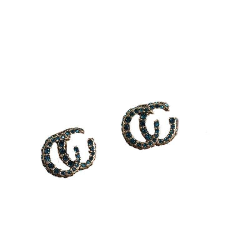 Gu Jia Doppeltes G Blaue Strass-Steckohrringe - Vintage Messing-Design mit Silbernadel