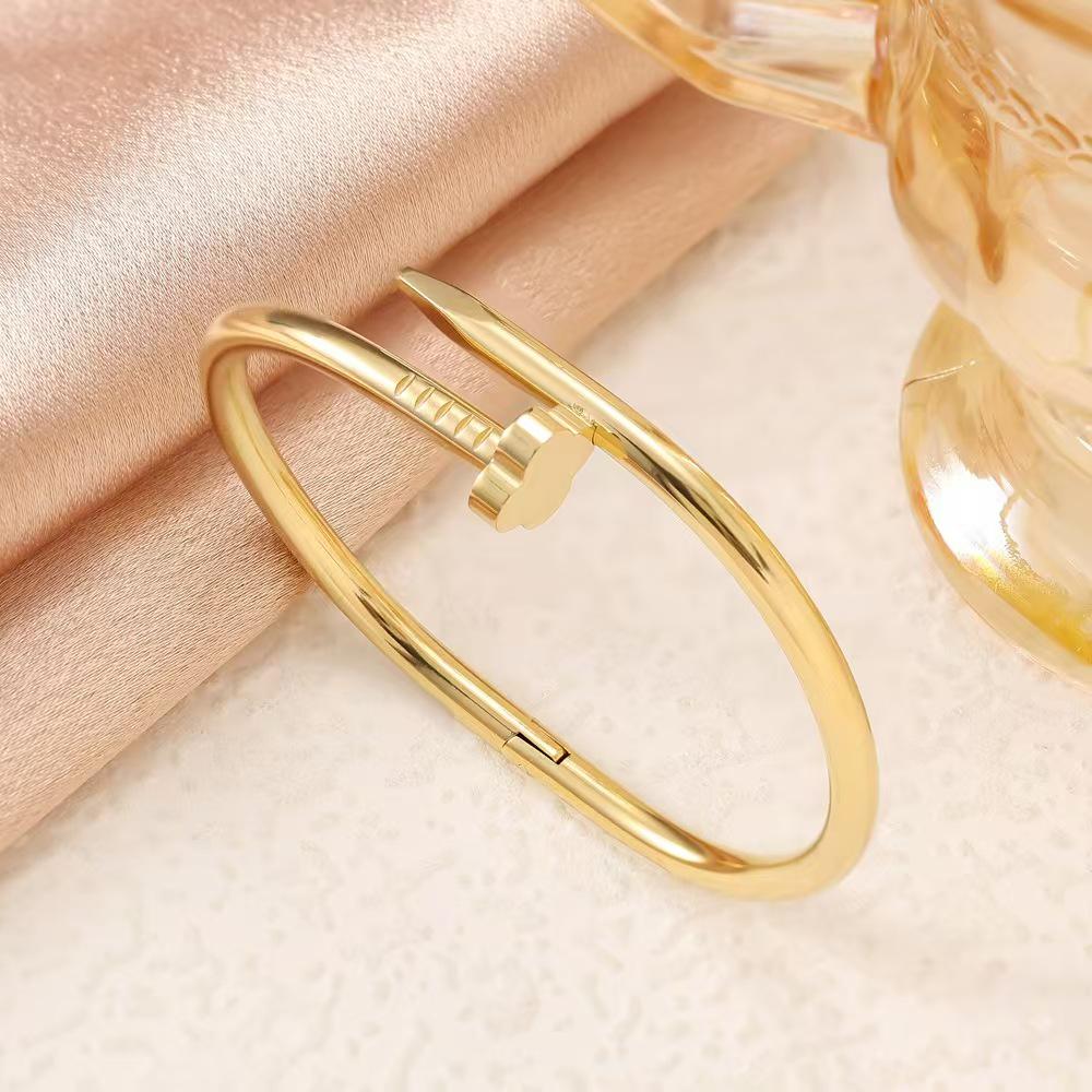 Diamond-Studded Stainless Steel Gold Bracelet Set: Small Waist & Four-Leaf Clover Design