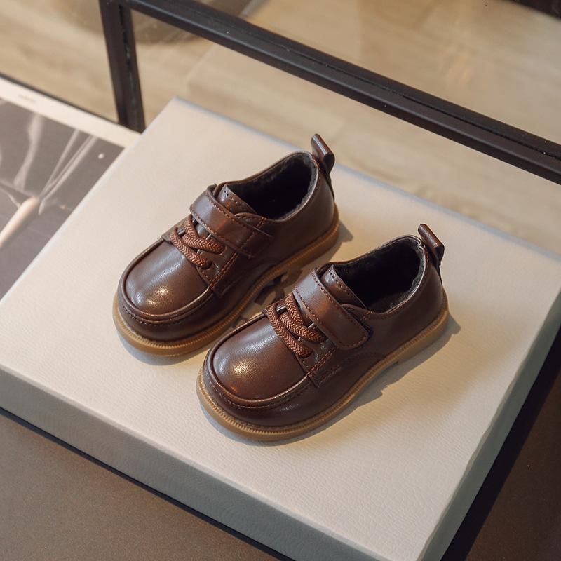 Chaussures en cuir peluche pour enfants 2024 Hiver Nouveau Style Coréen Petites Filles Enfants Mode Chaussures en Coton Couleur Unie Garçons Chaussures Simples