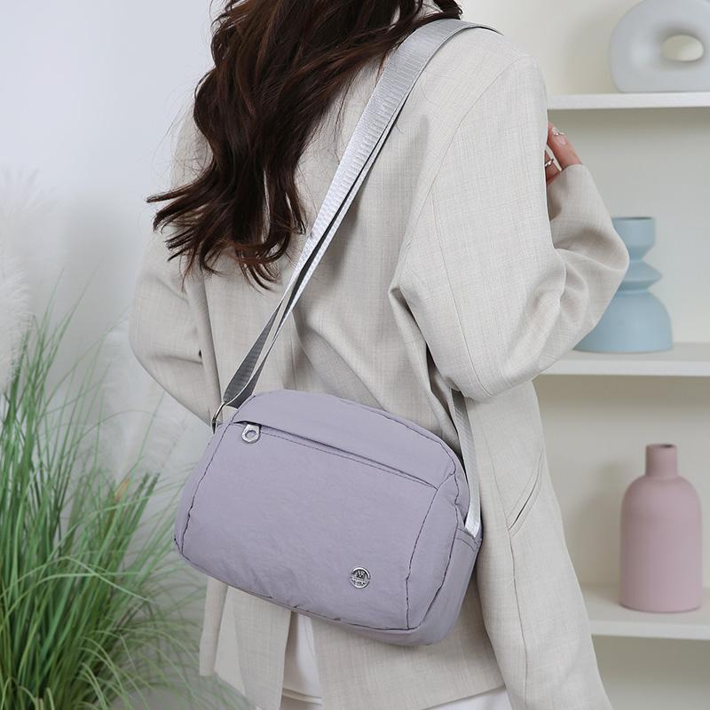 Codzienna nylonowa torba crossbody z wieloma przegrodami Lekka torba na ramię o dużej pojemności dla kobiet w średnim wieku Miejski minimalistyczny styl