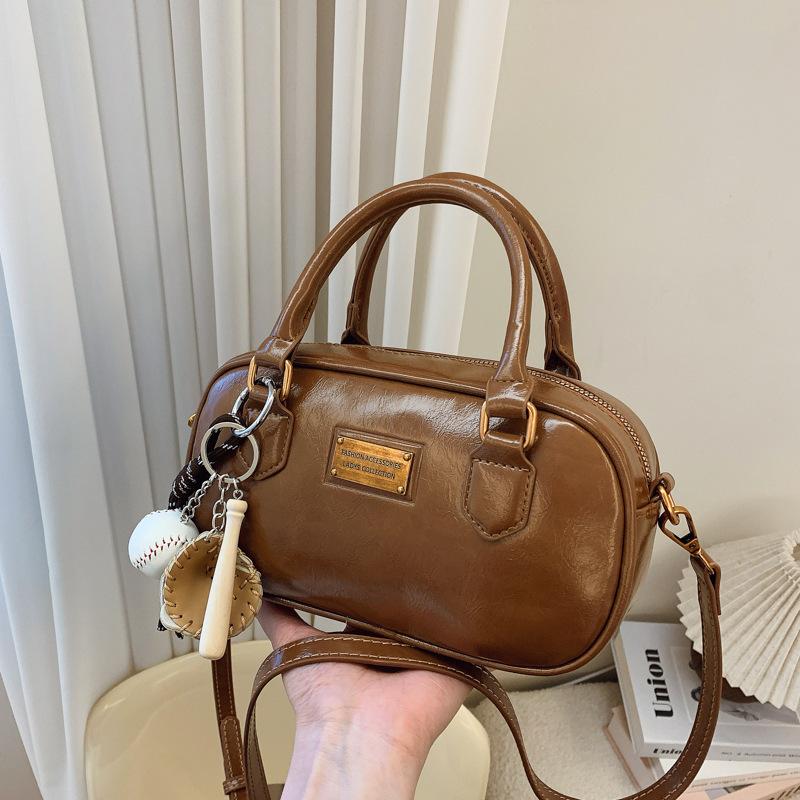 

2025 осень и зима новая модная сумка женская сумка-подушка Бостон ретро европейская и американская интернет-знаменитость на плечо сумка-мессенджер no pendant коричневый