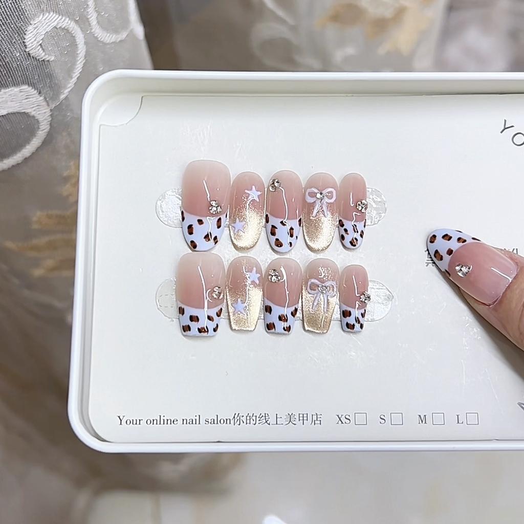 Hand-woven Armor, Milky Blue Leopard Print, Three-dimensional Hand-painted Butterfly Leopard Print, Cat Eye Style Pure and Lustful Manicure Sticker