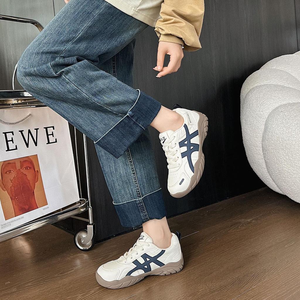 2025 New Soft-Soled Korean Flat Leather Running Shoes - Trendy & Comfortable