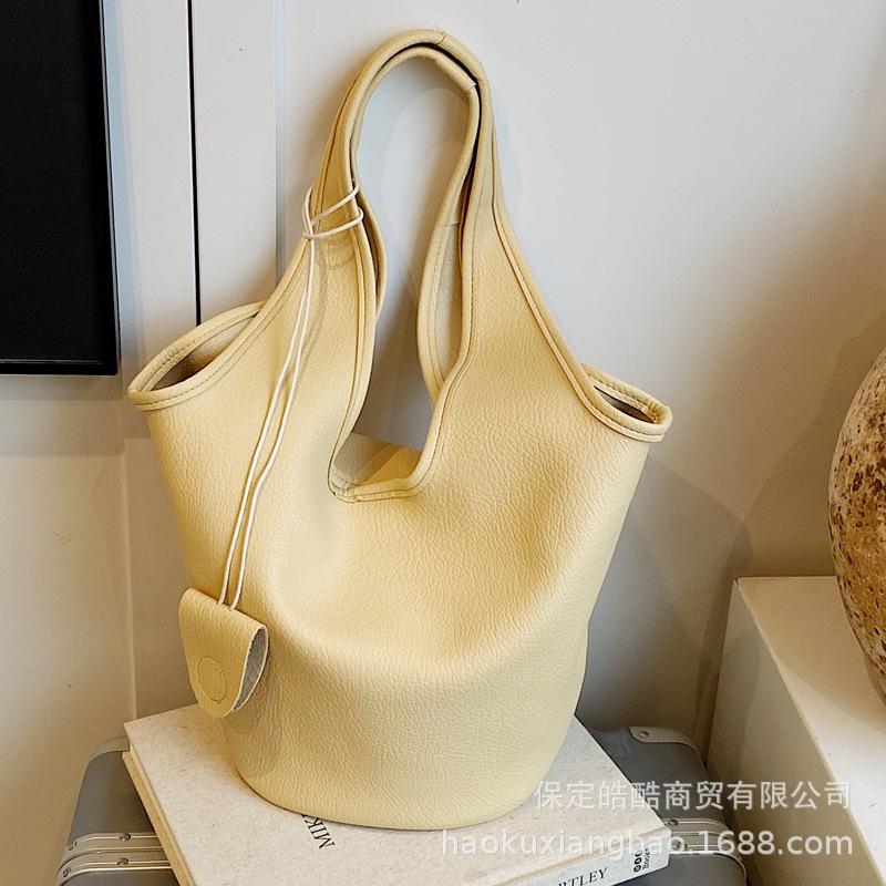 Large-capacity bag women's summer 2025 new versatile casual shoulder underarm mother and child bag popular bucket bag this year