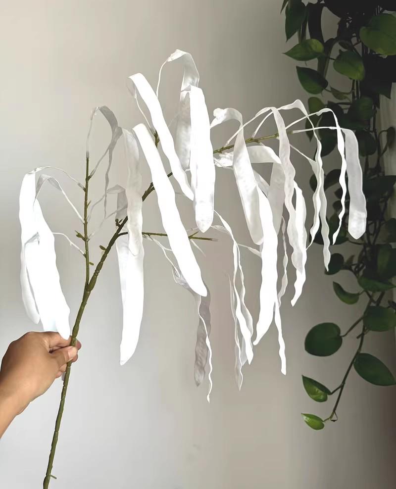 Weiße Hochzeitskapelle Decke Seidenblumen-Dekoration & Gangläufer