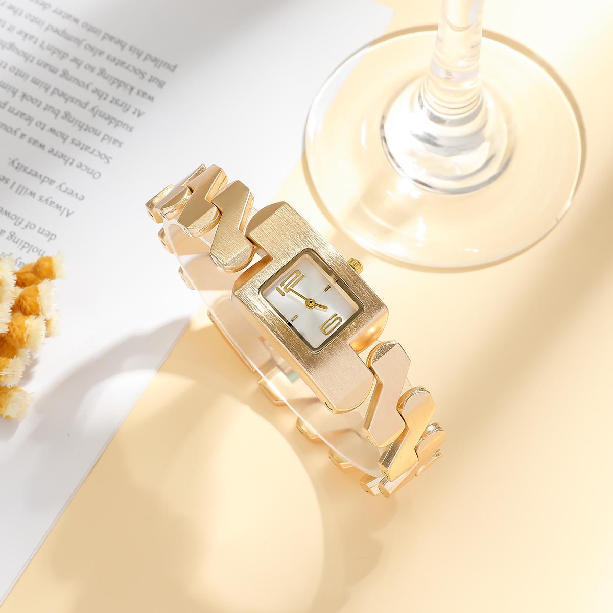 

The new fashionable steel band women s watch is a niche, versatile, elegant and high-end look for daily life белый