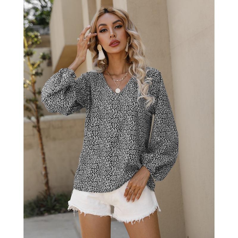 Women's Summer Small Floral V-neck Nine-minute Sleeve Top T-shirt