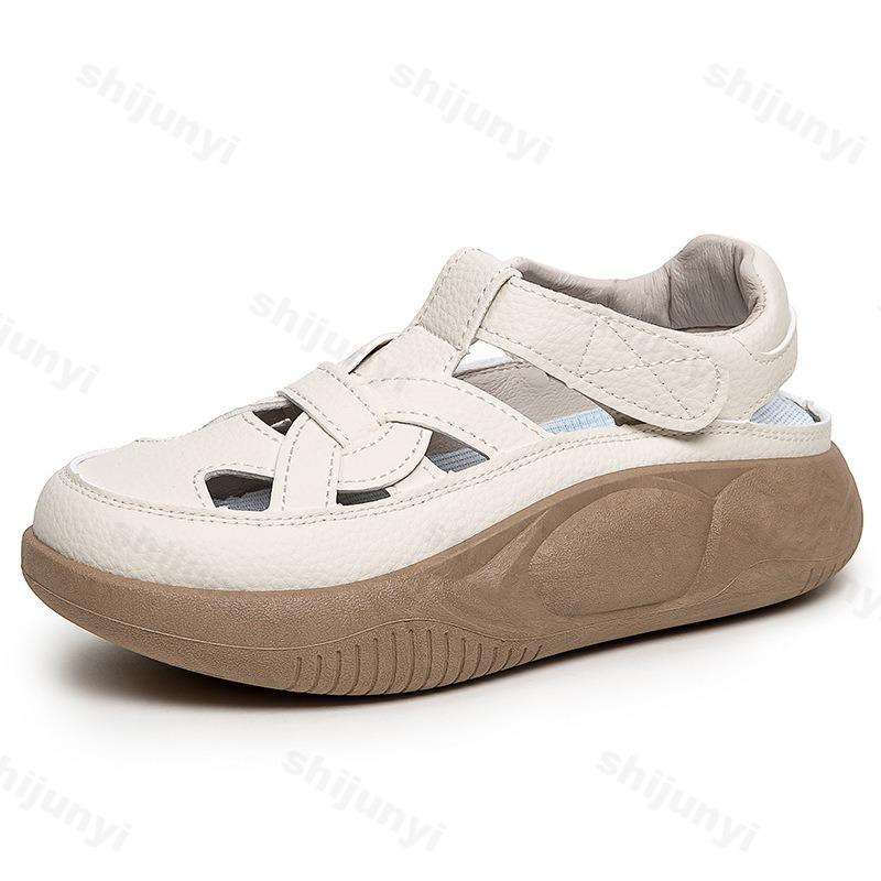 Sandales de mode pour femmes 2025 Été Creux Loisirs Respirant Nouvelles Sandales de luxe Designers Antidérapantes Plateforme Semelle souple Chaussures pour femmes