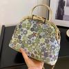 2026 New Vintage Women Original Handmade Chain Shoulder Bags Wedding Top Handle Totes Lady Lock Shell Clip Flower Small Handbags