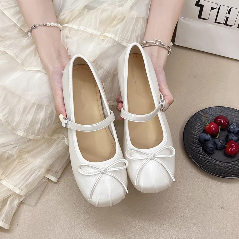 French Inner Height Increase with Mary Jane Shoes Women's Summer 2025 New Small Fragrant Style with Skirt Light Mouth Single Shoes
