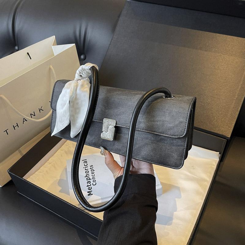 Niche design bag women's new versatile shoulder underarm bag portable baguette bag