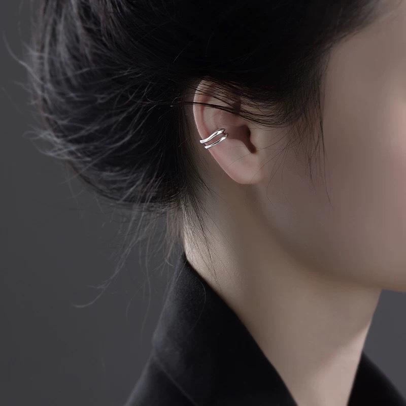 

2024 Trendy Minimalist Japanese & Korean Hollow Hoop Ear Cuffs for Women