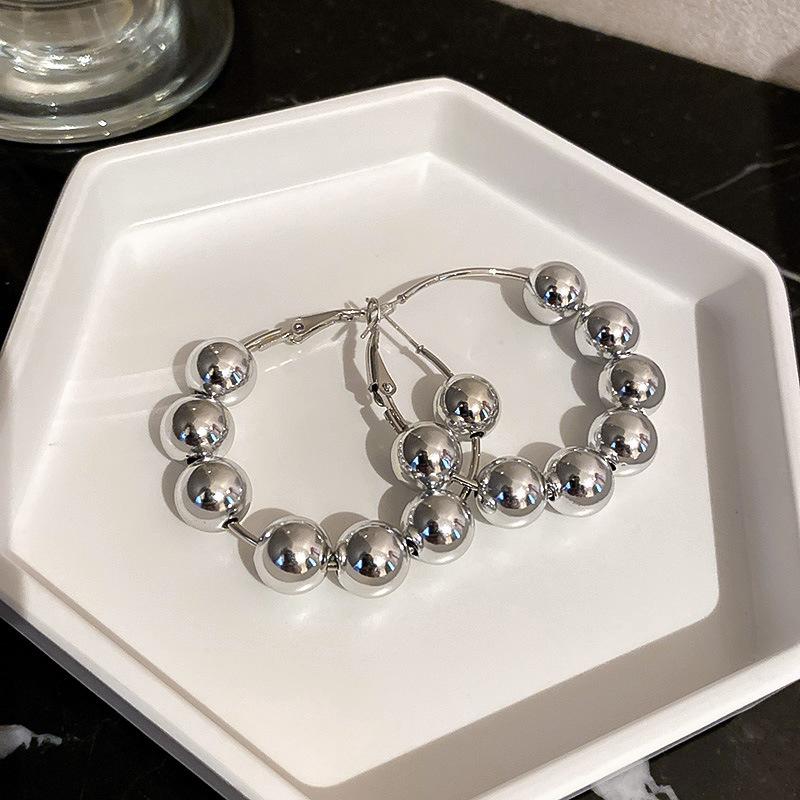 

Exaggerated Personality Glossy Metal Round Beaded Hoop Earrings for Women Fashion Item Designer Earrings Zircon Accessory Gift