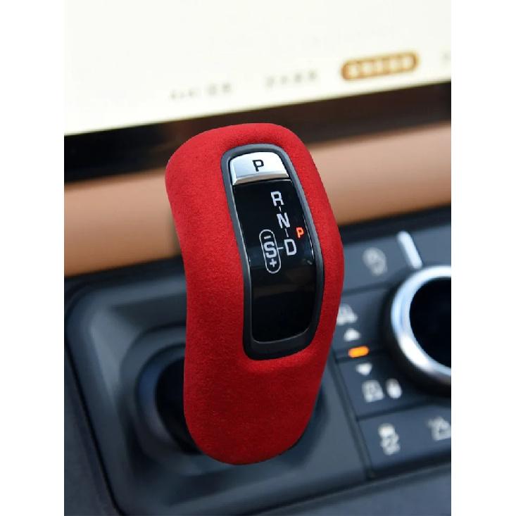 17-22 Land Rover Range Rover Evoque Discovery Sport Defender iç modifikasyonu için karbon fiber desenli vites topuzu kapağı ile