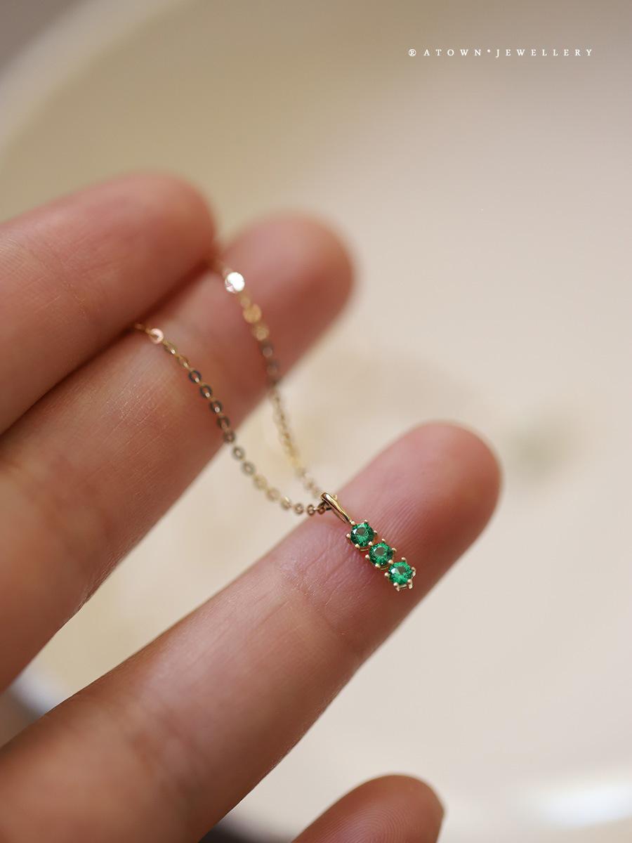 S925 Sterling Silver Necklace with 14K Gold-Plated Pendant & Three Emerald Green Zirconia in Japanese Style 925 Silver золотой