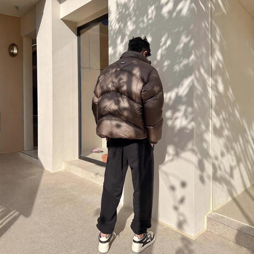 Amerikanische High Street Minimalistische Daunenwattierte Baumwolljacke mit Stehkragen und Reißverschluss mit Metall-Logo