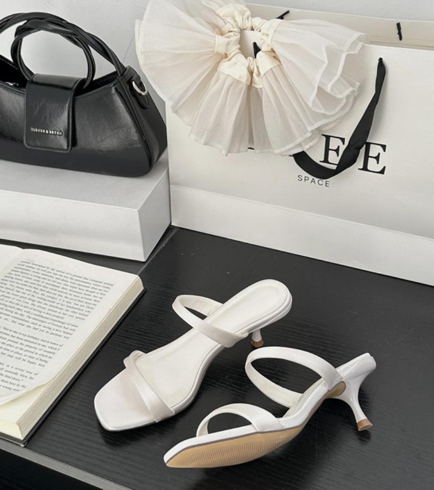 Square head thin heel cool slippers women's wear 2025 summer new versatile one-word sandals fashion medium heel open-toed women's shoes