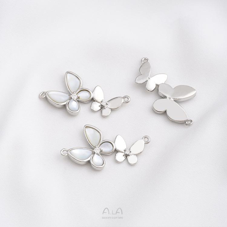 

Колье с подвеской в виде двойной бабочки из золота 14 карат с перламутровыми шармами