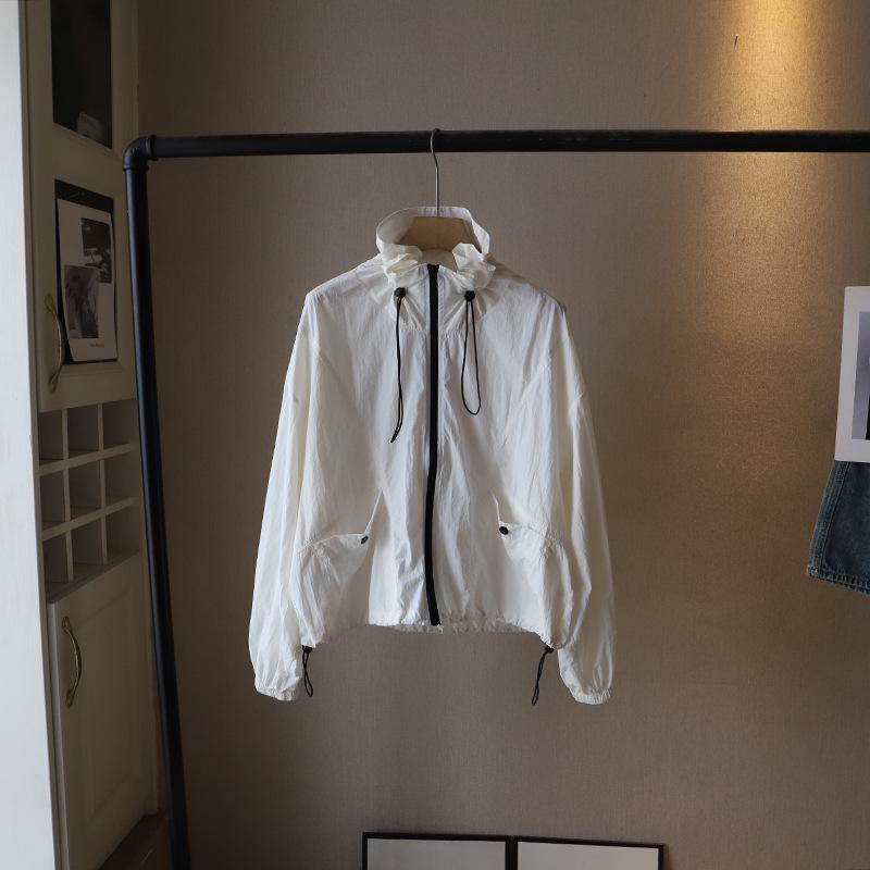 

[Би Чжэн] Женская куртка от солнца с быстросохнущим эффектом в корейском стиле на весну 2025 года, со стойкой и кулиской по низу One Size белый