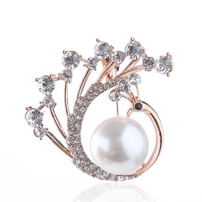 Vintage Peacock Alloy Diamond Brooch Female Pearl Brooch Anti-Light Pin Clothing Accessories