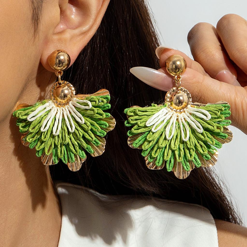 Summer hand-woven raffia stud earrings women's sweet temperament earrings pastoral atmosphere flower earrings