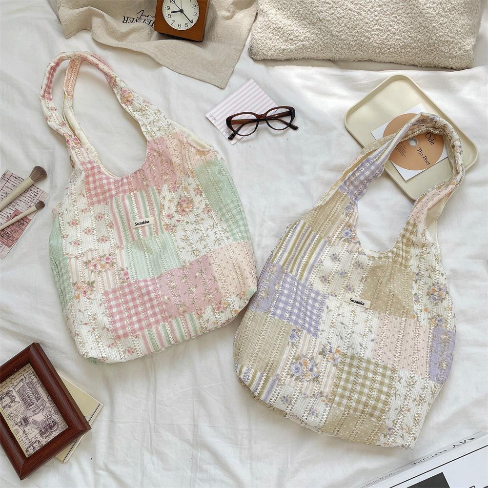 2 Hollow Splicing Floral Lazy Wind Vest Bag Literary Shoulder Bag Large Capacity Commuter Tote Bag