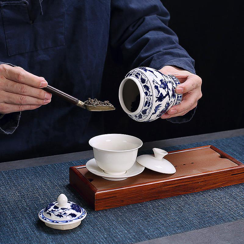 Blue and white tea jar  general jars retro ceramic jars tea storage boxes moisture-proof storage can tea ceremony sealed jars