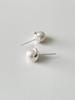 Elyona Elyona Light Back Pearl Earrings 8Mm Pearl Earrings For Formal Wear (Gold/Silver)