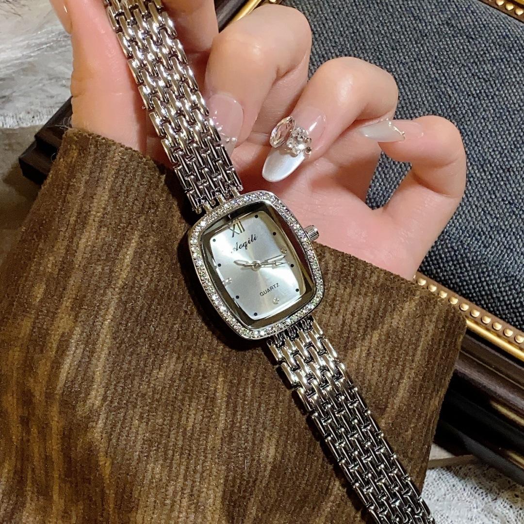 

Square Medieval Watch Women s Simple Niche Light Luxury Gold Chain Quartz Watch Brand Retro Watch