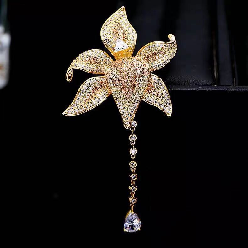 Elegant Female High-End Temperament Floral Brooch Suit Simple Personality Zircon Accessories Clothes Corsage Jewelry