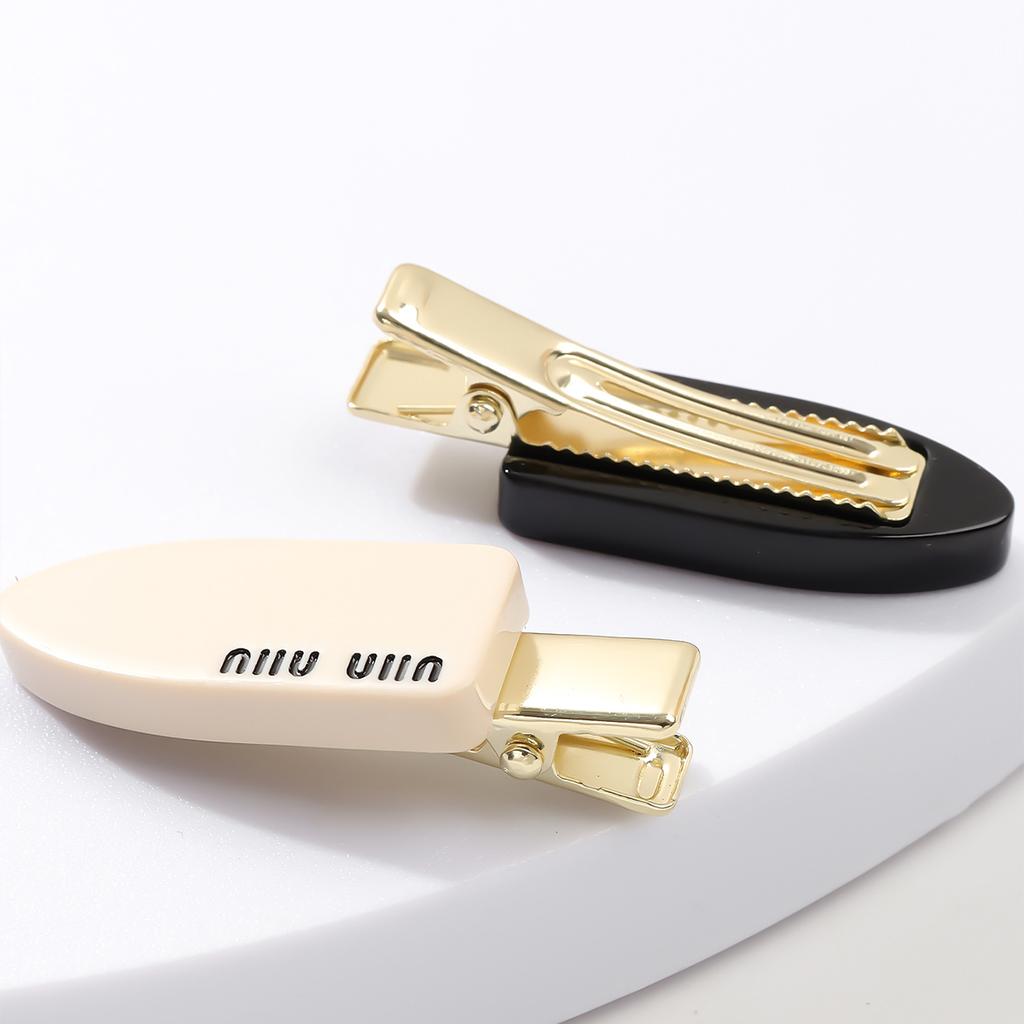 2pcs Women's Premium Letter Hair Clip Girl's Side Seamless Acetate Clip High-end Forehead Bangs Chuck Ornament Duckbill Clip