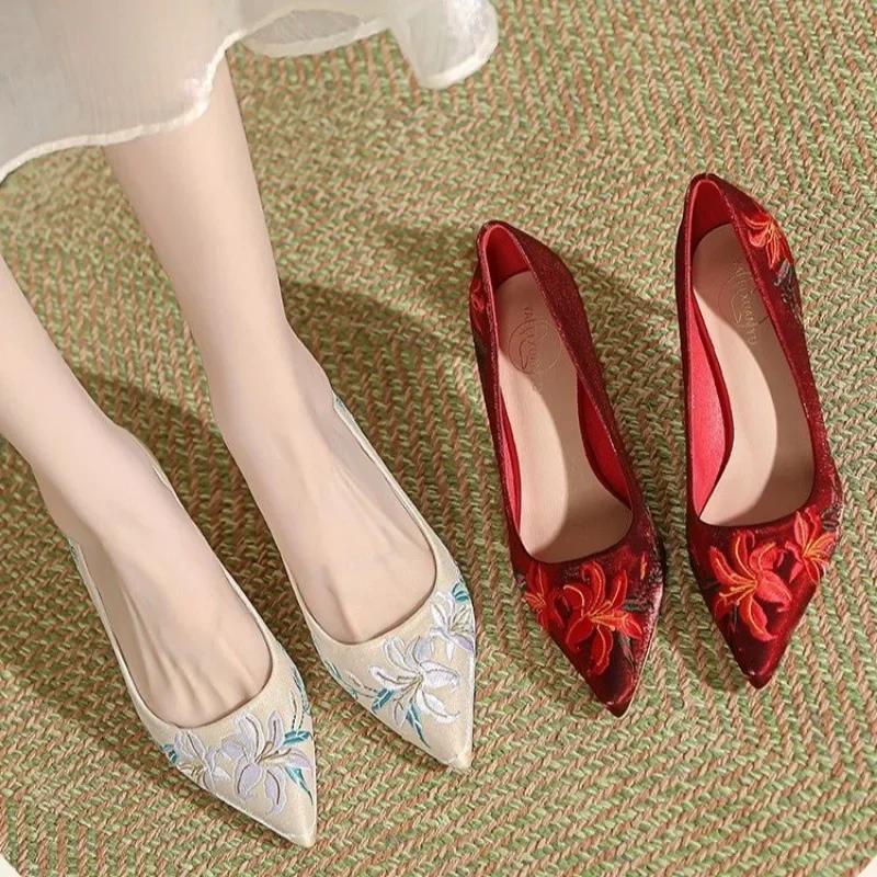 2025Autumn New Thin Heel Single Shoes Women's Pointed Shallow Mouth Cloth Surface Embroidered Slip-on High Heels