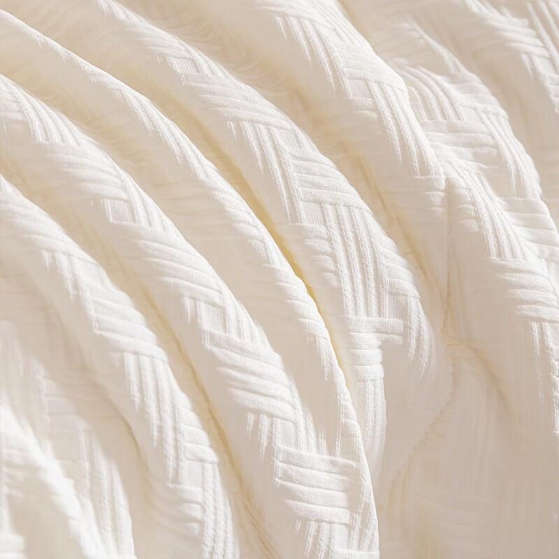 Dohia Ten-Hole All-Season Fiber Quilt
