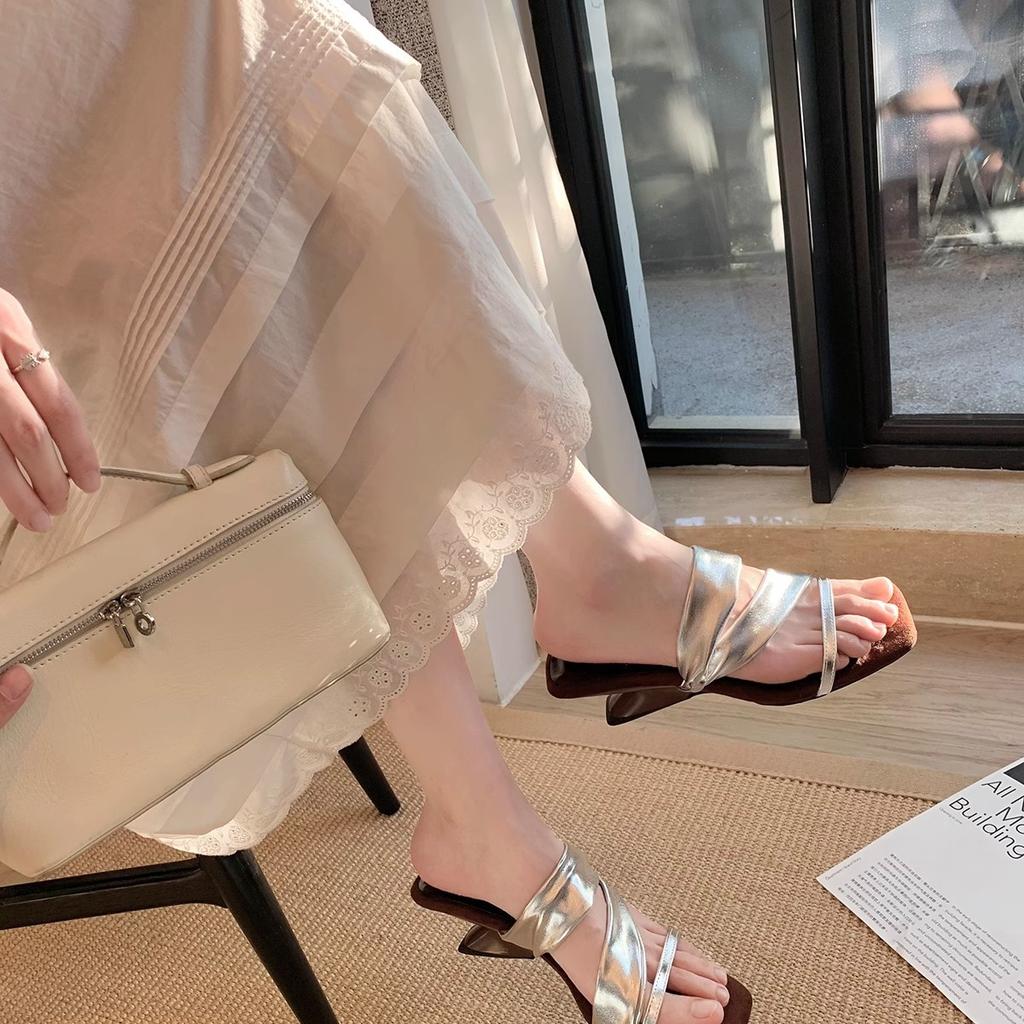 Grape mother of the same style, heel height 5.5cm~ temperament square head with open-toed thick heel slope heel cool slippers women