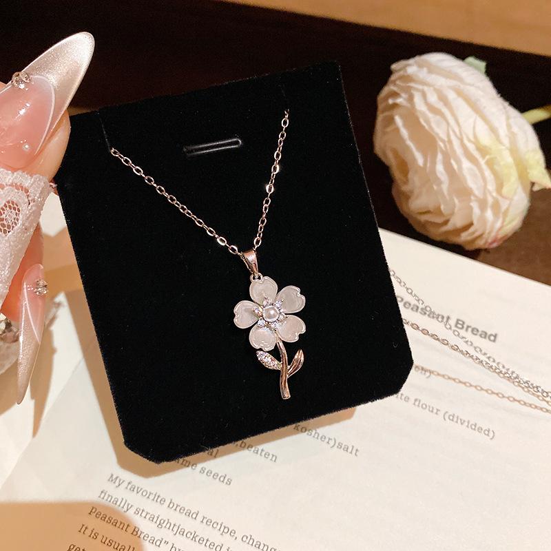 2026 Fresh Sweet Pearl Flower Pendant Necklaces for Women Girls Elegant Temperament Collarbone Necklaces Jewelry Accessories