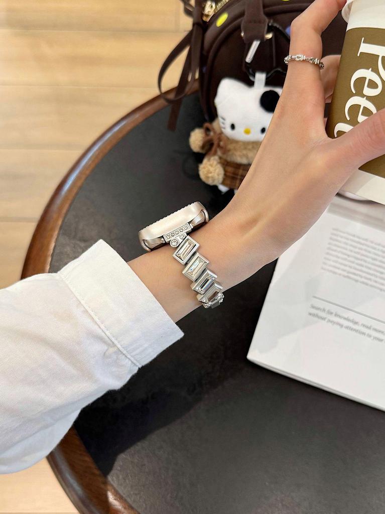 Compatible Diamond-Studded Metal Strap for Huawei GT654, Xiaomi 9 Pro, Apple iWatch 11