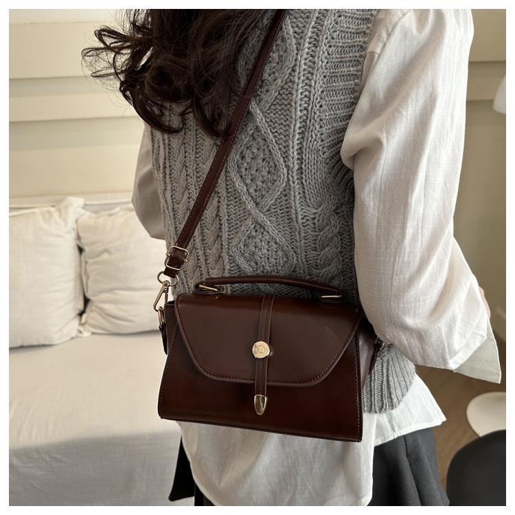 2025 Retro Women's Handbag: Japanese-Korean Style Fashionable Versatile Shoulder & Crossbody Bag