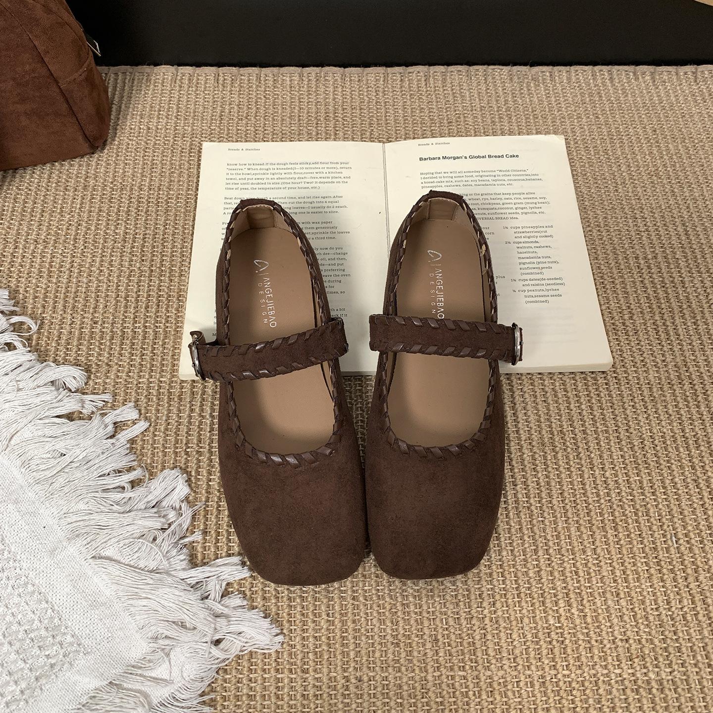 

Queen Fan retro square head flat bottom shallow mouth single shoes women s 2025 new autumn versatile skirt Mary Jane shoes 40 коричневый