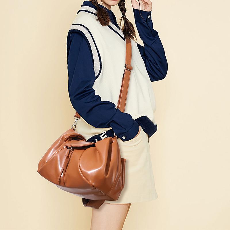 Cross-Border Autumn Winter Retro New Handheld Dumpling Bag Large Capacity Fitness Sports Storage Bag Single Shoulder Crossbody Pleated Bag