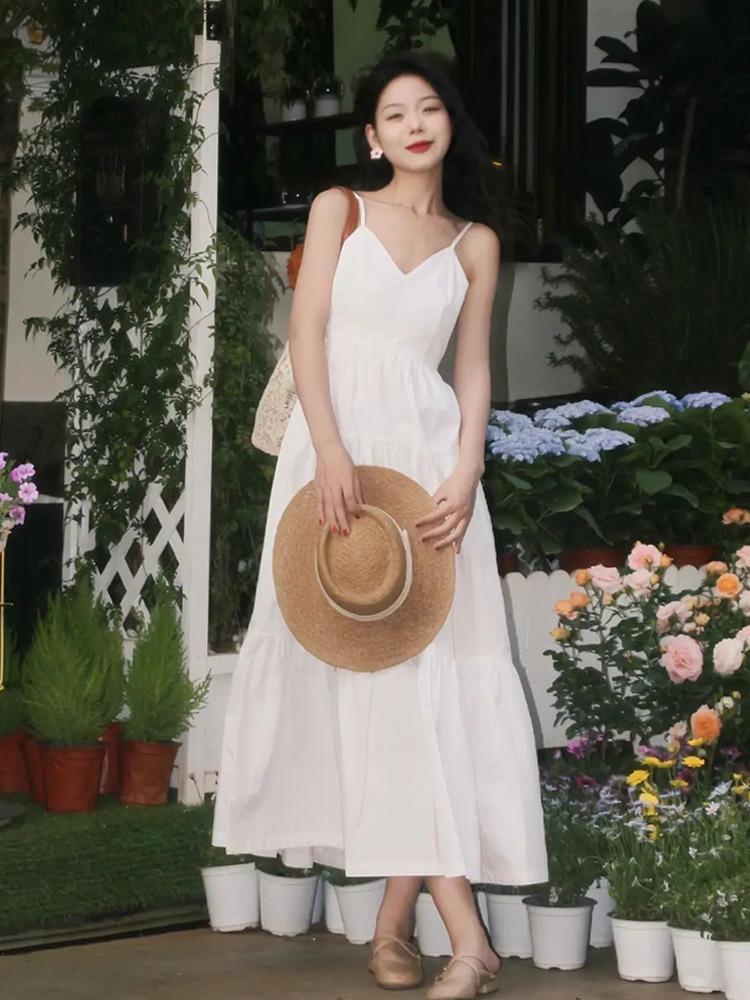 2026 summer new French V-neck white suspender dress women's waist design sense niche temperament small skirt