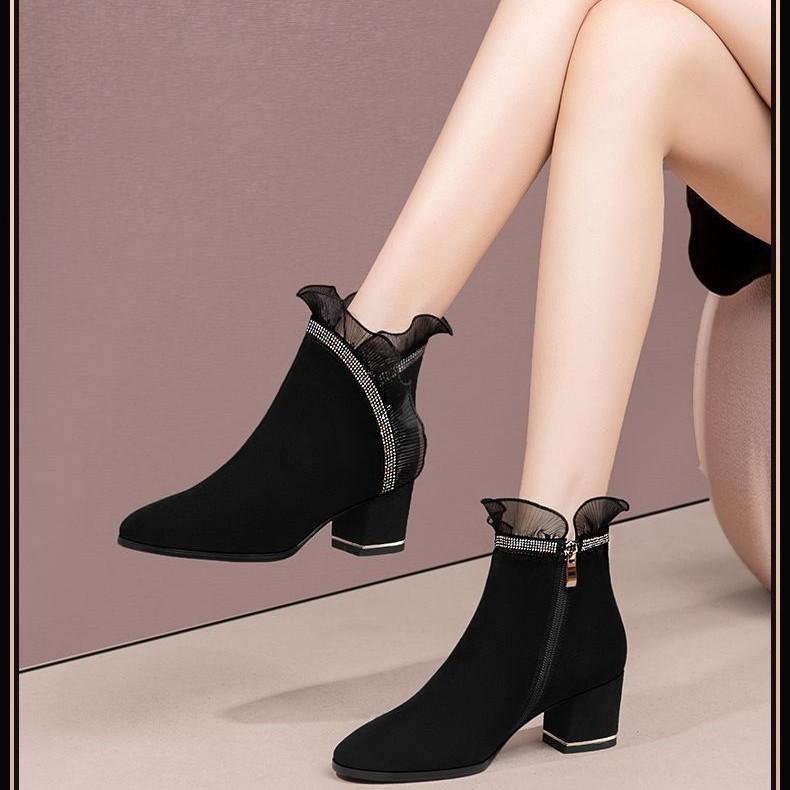 

Осень и зима кружевной край со стразами матовая мягкая кожа толстый каблук короткие ботинки женские средний каблук 2025 новые женские ботильоны из мягкой кожи 40 чёрный