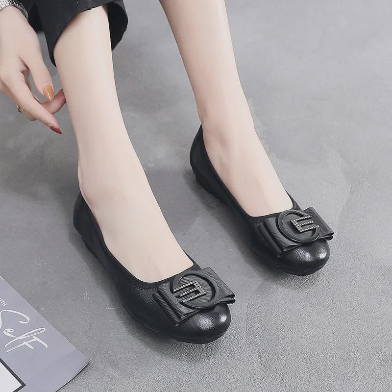 Comfortable Leather Women's Flats: Soft Sole Four Seasons Shoes for Spring & Autumn - Ideal for Middle-Aged & Elderly