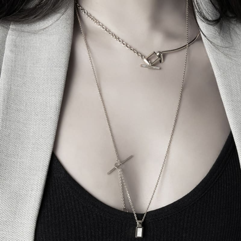 DE NOBLE THE LABEL BLUE & PEARL DELICATE LONG Necklace